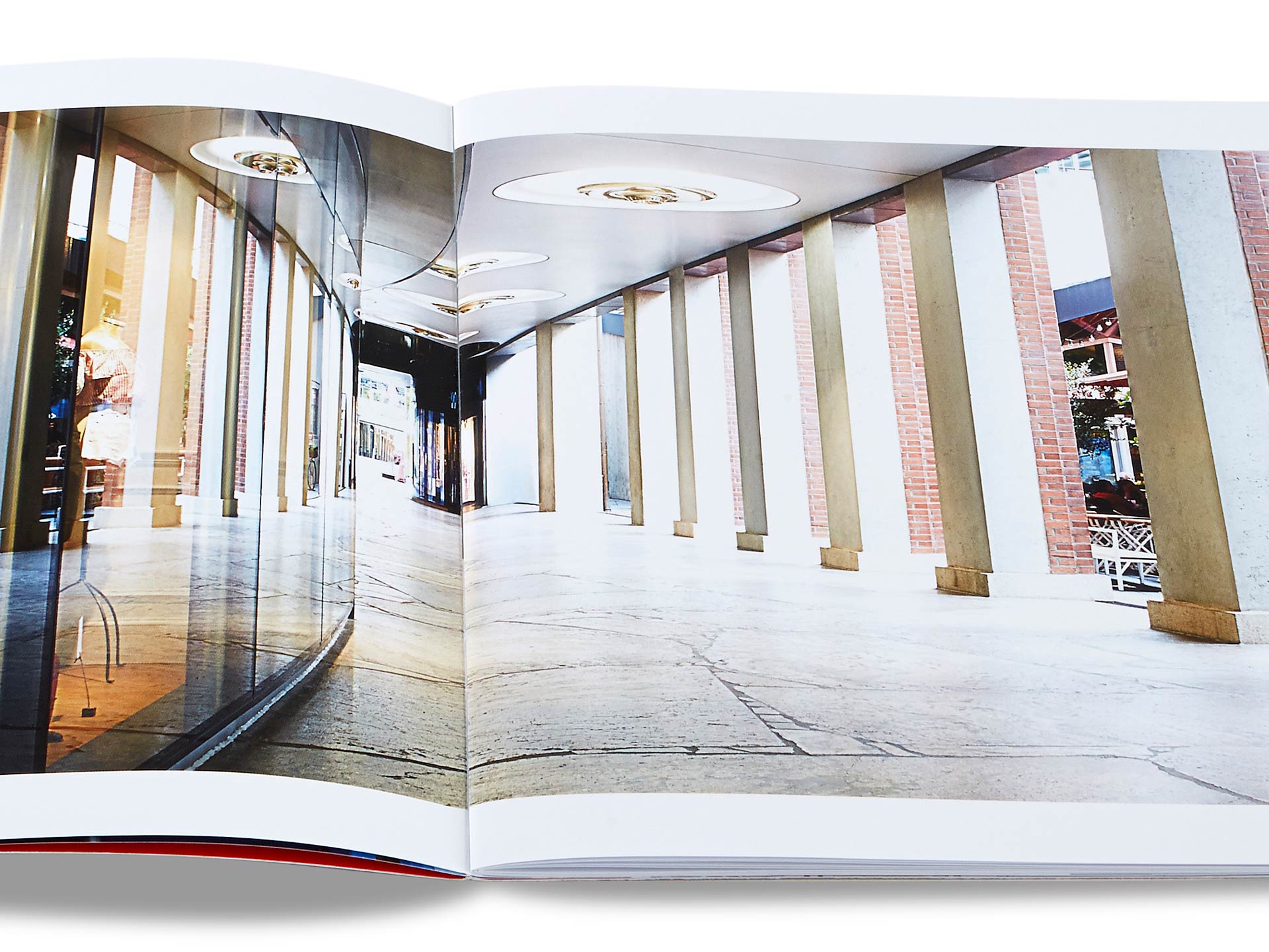 4-hofstatt-stilsicher Fortsetzung des atmosphärischen Hofstatt-Bildes im Layout der Broschüre.