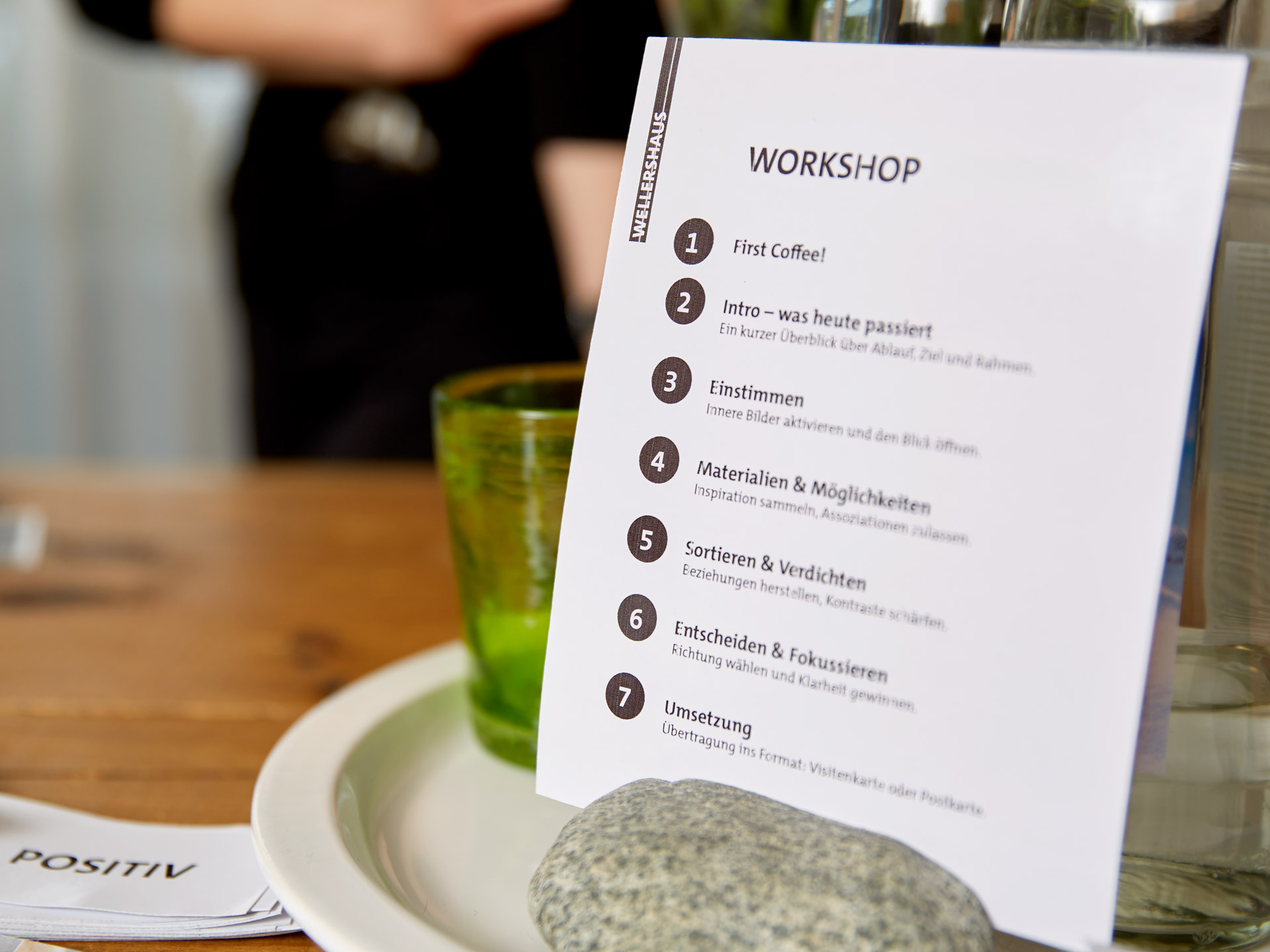 Fahrplan Workshop-Aufsteller Tisch-Aufsteller mit dem Tagesablauf des Workshops