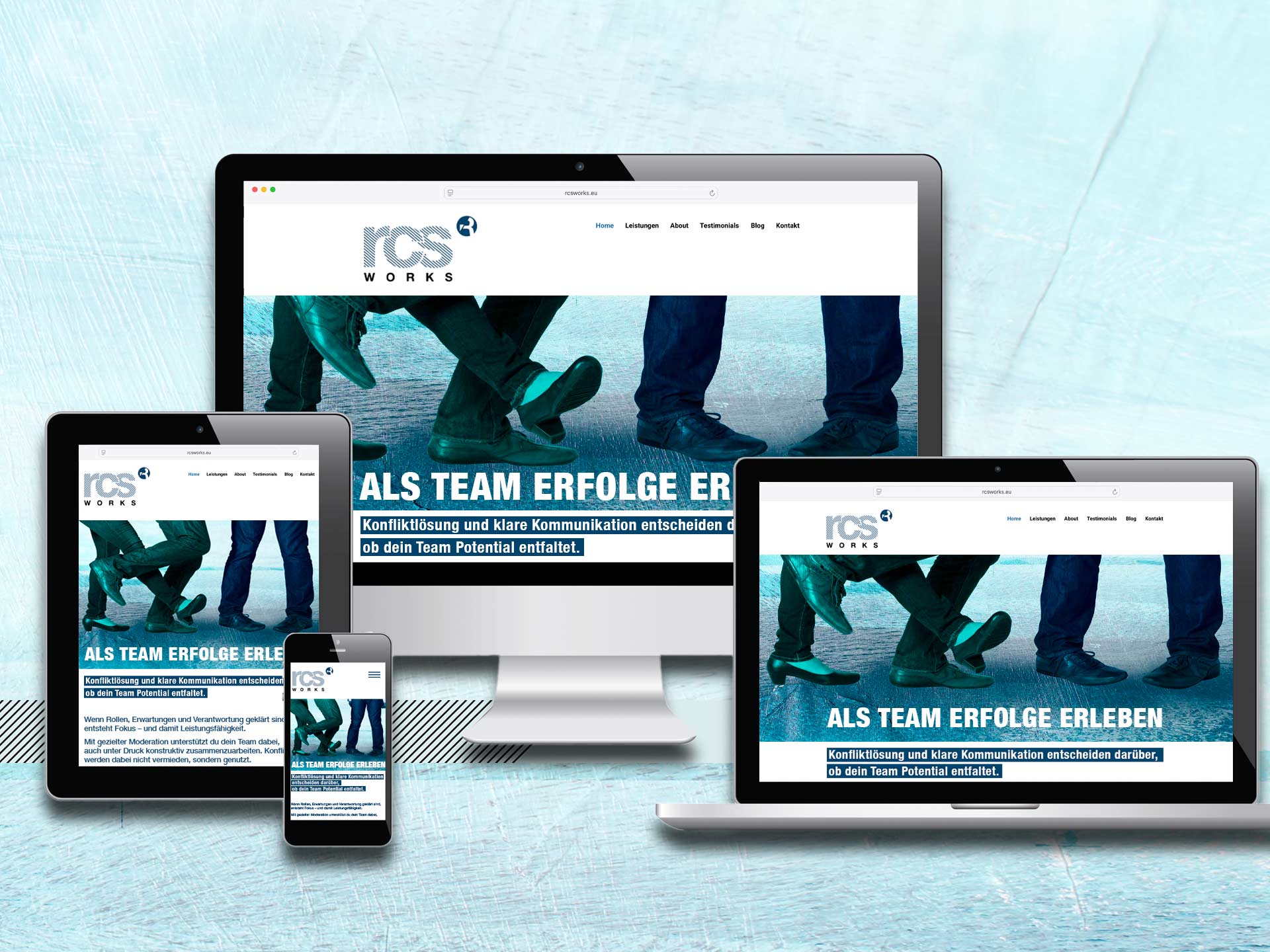 geraete-web-anwendung-coach-markenauftritt Laptop, Tablet, Smartphone und Telefon mit Darstellung der Website des Coaches.